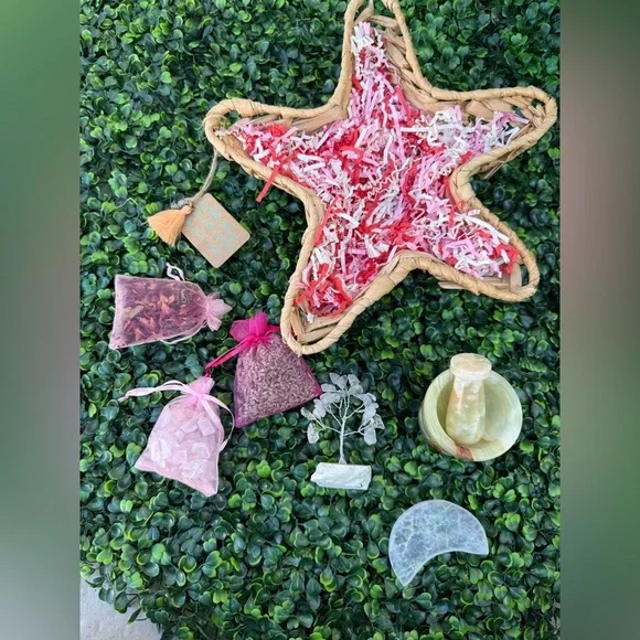 Ocean-Inspired Crystal Gift Set | Selenite, Quartz, Green Onyx & Botanicals - Picture 2 of 8